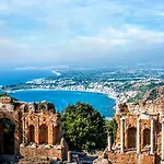 Mungi Bay, Flat With Sea View Roof Terrace * Giardini Naxos