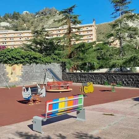 Appartement Mungi Bay, Flat With Sea View Roof Terrace Giardini-Naxos