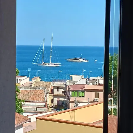 Mungi Bay, Flat With Sea View Roof Terrace Giardini Naxos